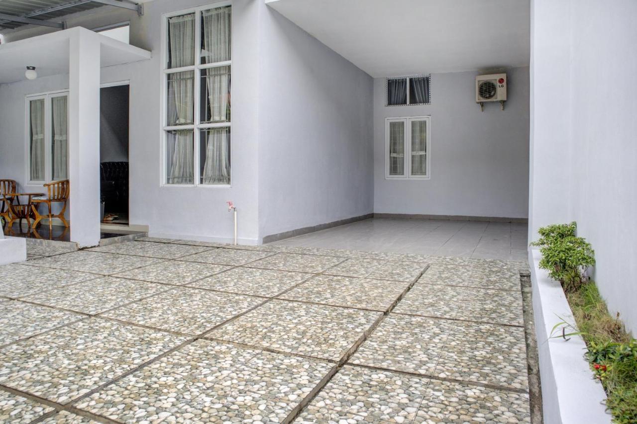 Oyo 3690 Wisma Yani Syariah Padang  Extérieur photo