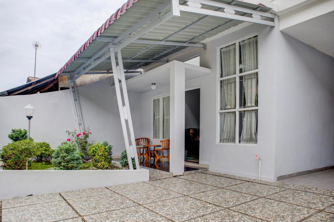 Oyo 3690 Wisma Yani Syariah Padang  Extérieur photo